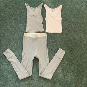 Skims set. Leggings and 2 tanks